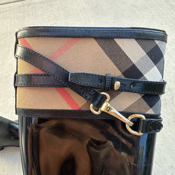 Burberry rain boots - Picture 3 of 6